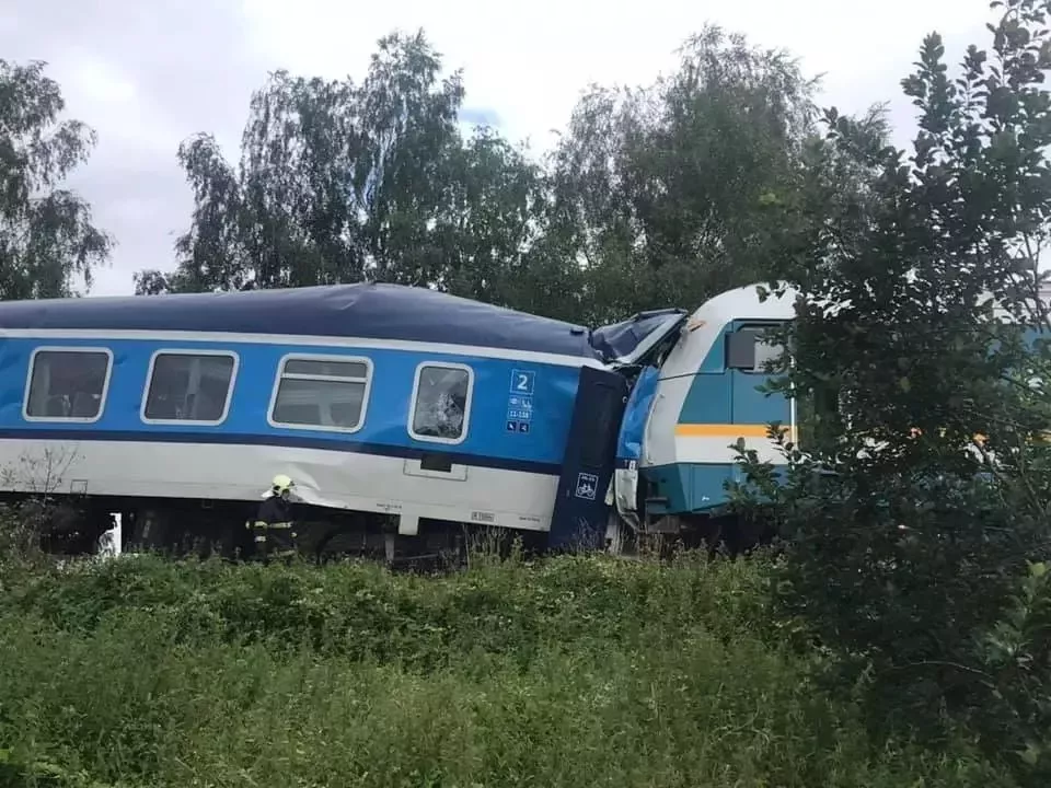 Po srážce vlaků u Domažlic několik mrtvých a zraněných