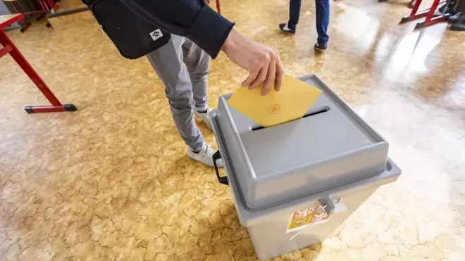 Prezidentské volby se zúčastní devět kandidátů. 12 uchazečů vnitro zamítlo