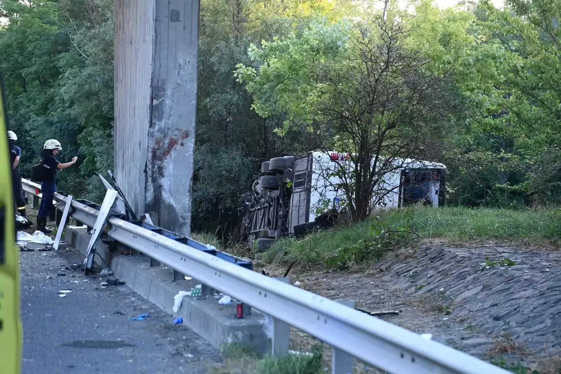 Při nehodě autobusu v Maďarsku zahynulo osm lidí, většina je zraněna