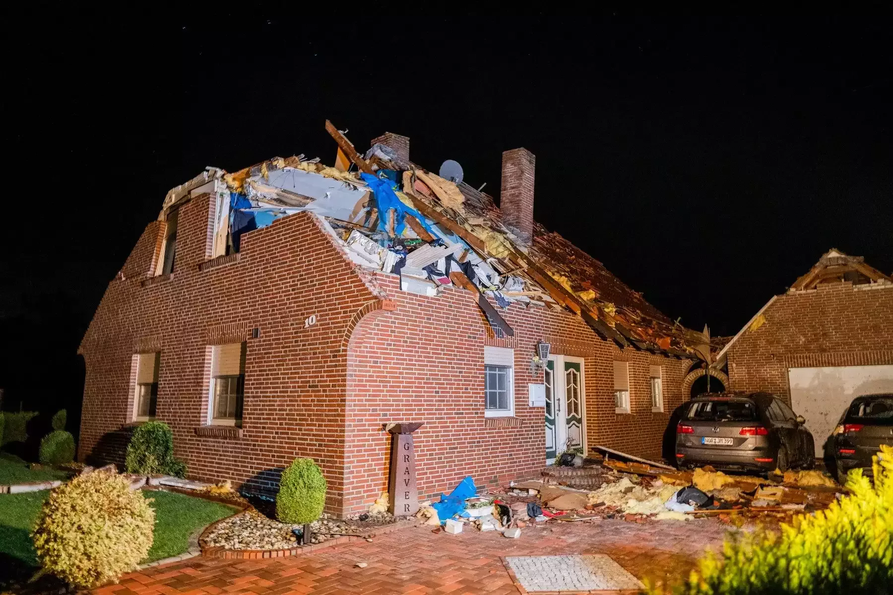 Obec na severu Německa zasáhlo tornádo, poškodilo desítky domů