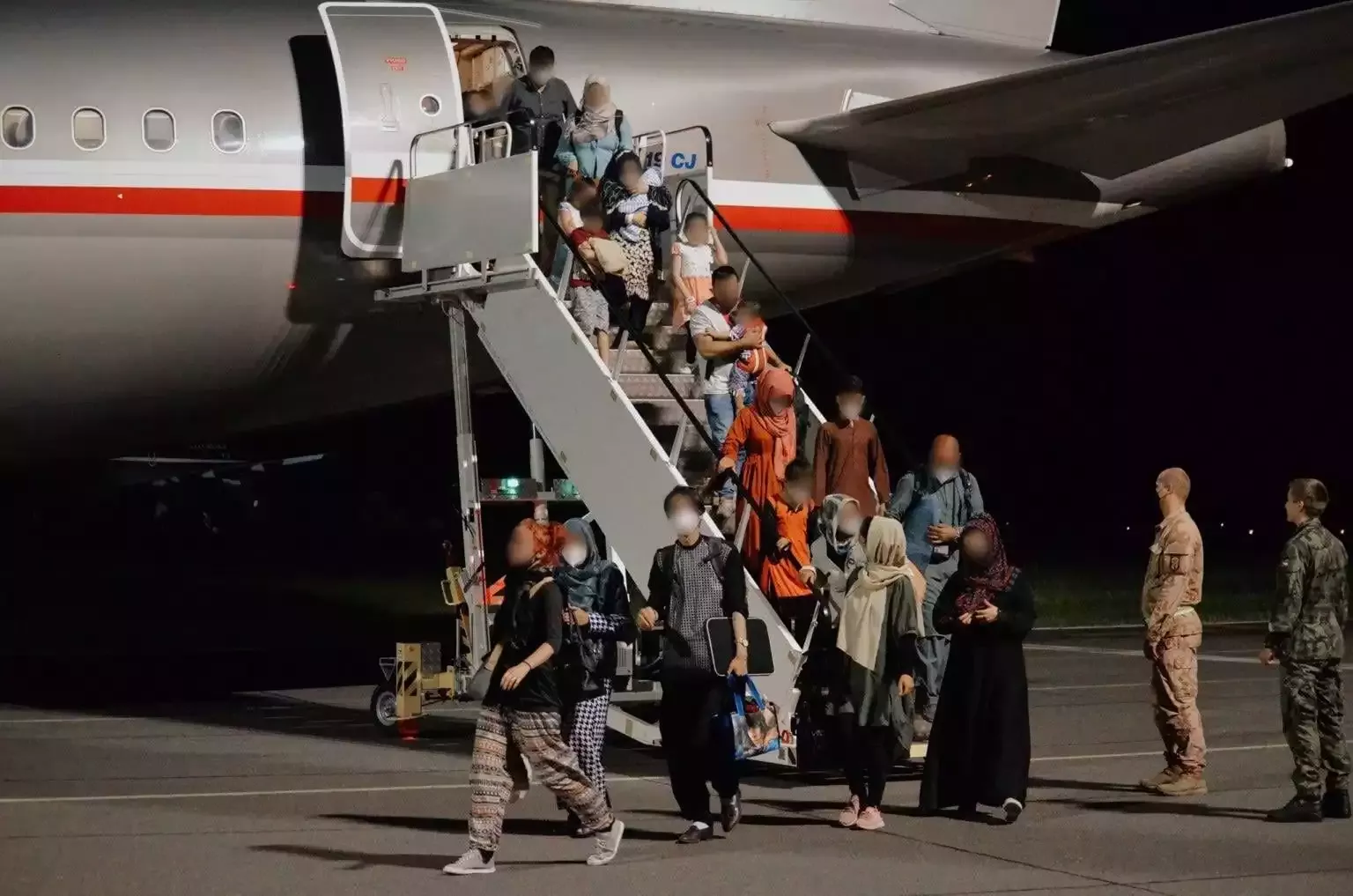 Další letadlo v pořádku v Praze. V Kábulu je chaos a zmatek, ale podařilo se nám sednout a pak bezpečně s lidmi odletět. Už jsme na cestě zpátky pro další. (19.8.2021, Praha).