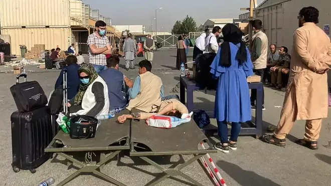 V Afghánistánu stále zůstávají lidé žádající o pomoc
