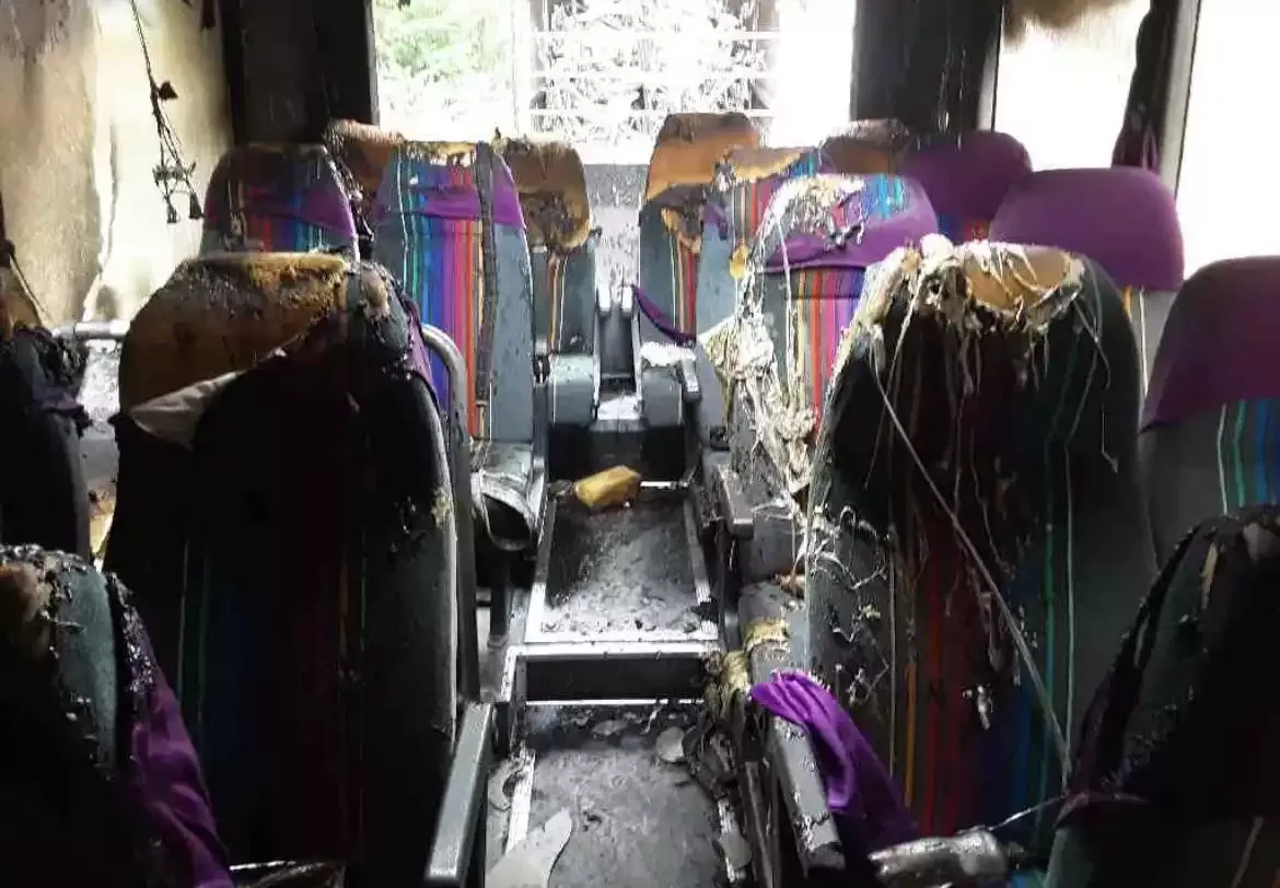 Na Šumpersku hořel autobus se 41 cestujícími, nikdo nebyl zraněn