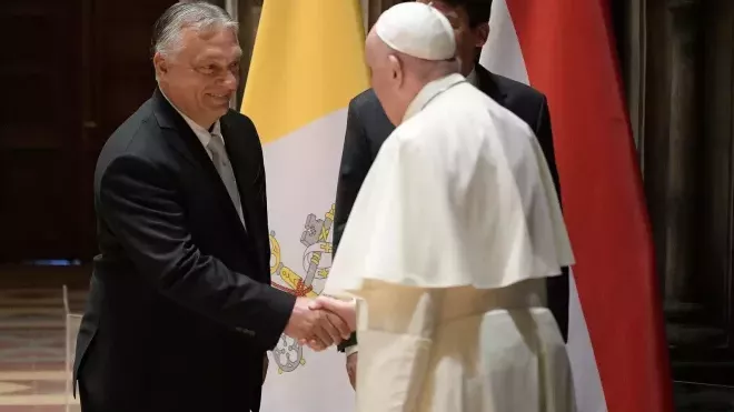 Papež se setkal s maďarským premiérem Orbánem