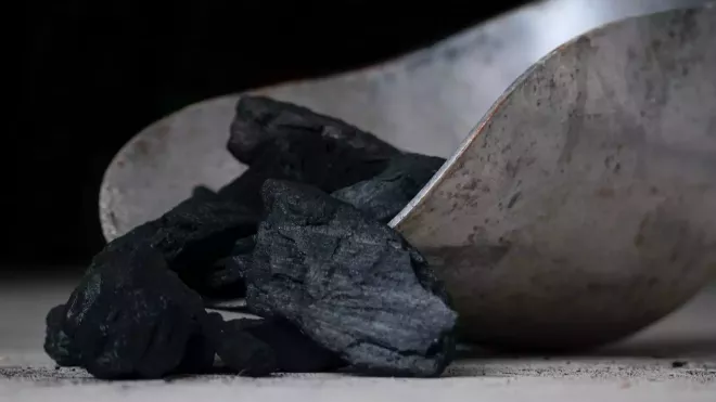 uhlí, photo by Joey Harris