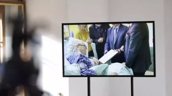 Miloš Zeman na záběrech z nemocnice