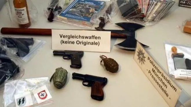 zabavené zbraně neonacisů v Bavorsku