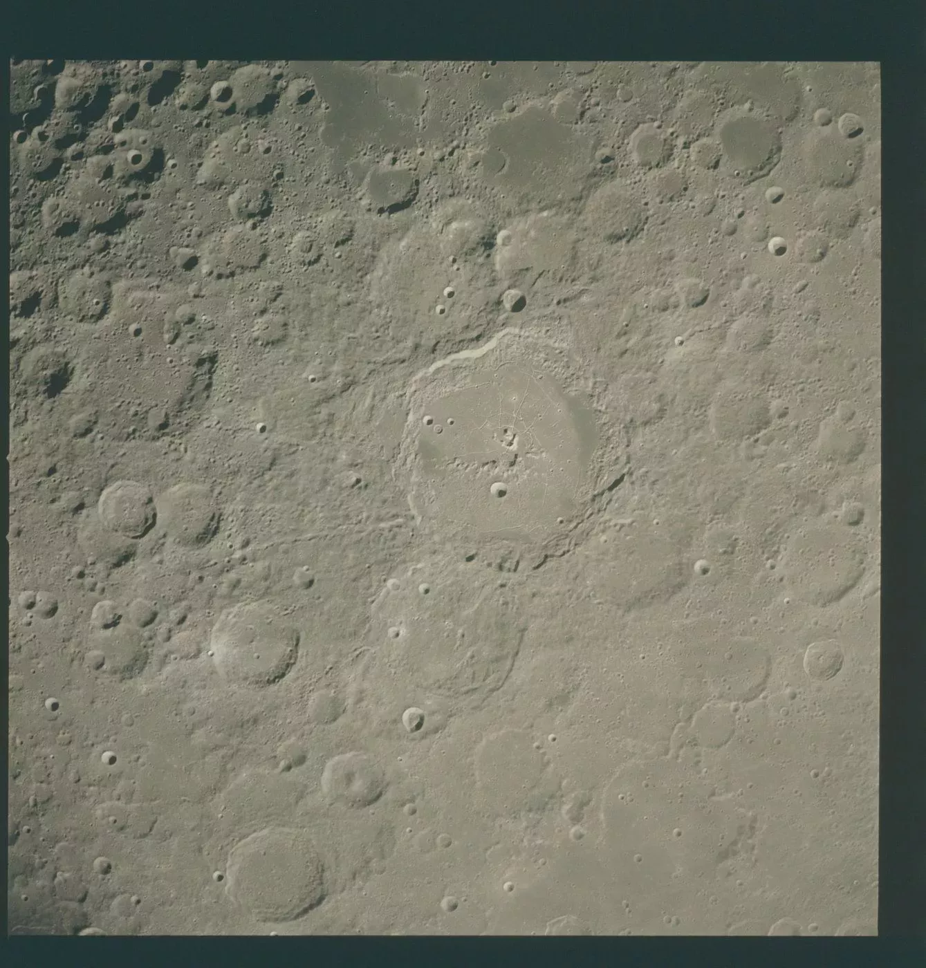 NASA zveřejnila unikátní snímky z misí Apollo