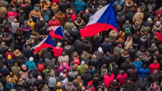 Na Staroměstském náměstí demonstrovali odpůrci opatření. (17.11.2021)