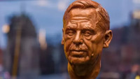 V Praze byla odhalena nová busta exprezidenta Václava Havla. (17.11.2021)
