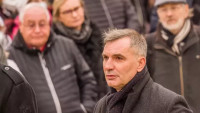 V Praze se lidé naposledy rozloučili s Miroslavem Žbirkou. (19.11.2021)