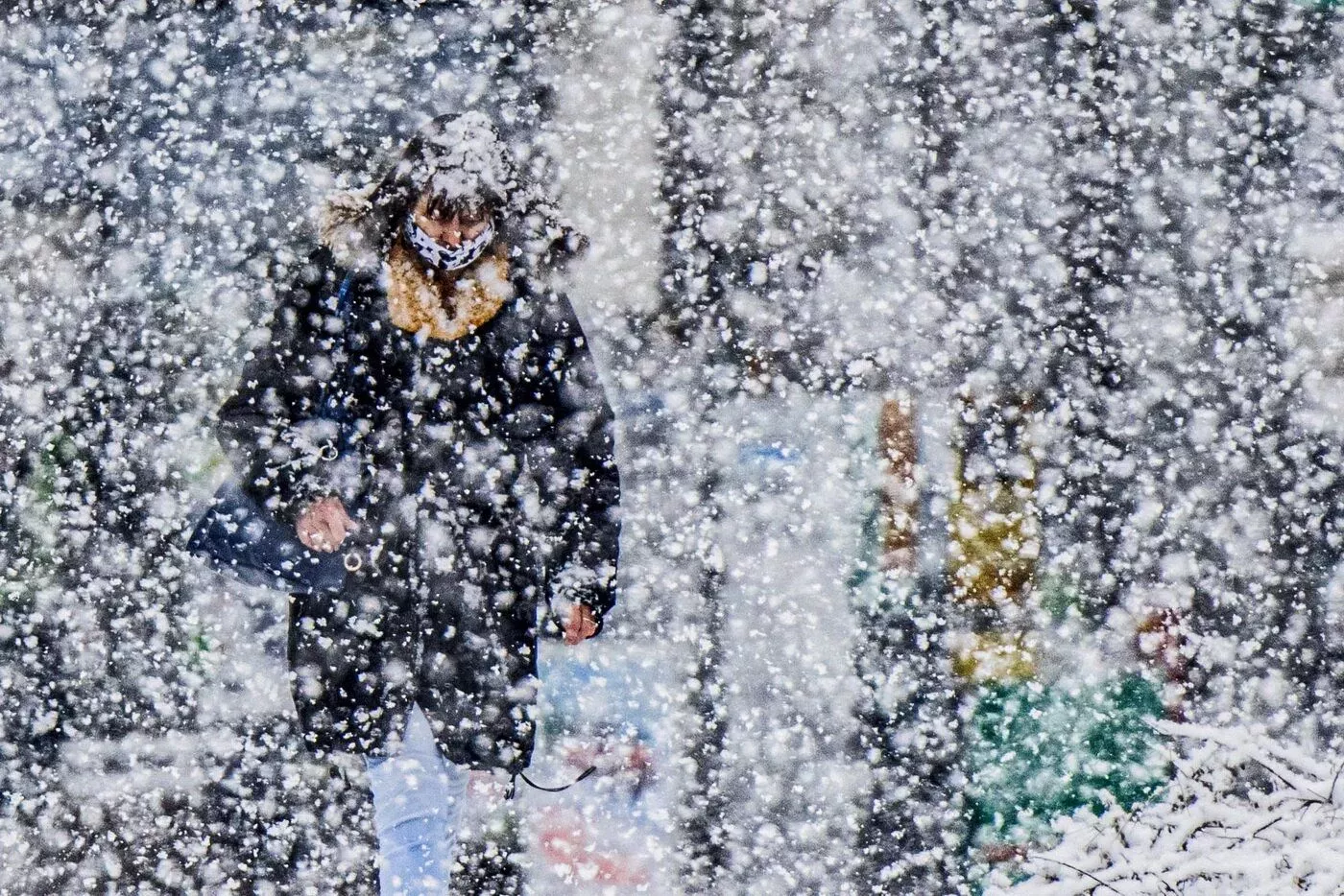 Lidé ve sněhové vánici, ilustrační fotografie.