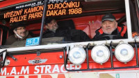Karel Loprais za volantem vítězného kamionu.