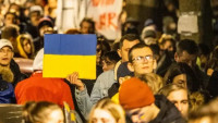 Proti válce na Ukrajině lidé demonstrovali i v Praze.