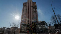 Raketa zasáhla obytný dům v Kyjevě