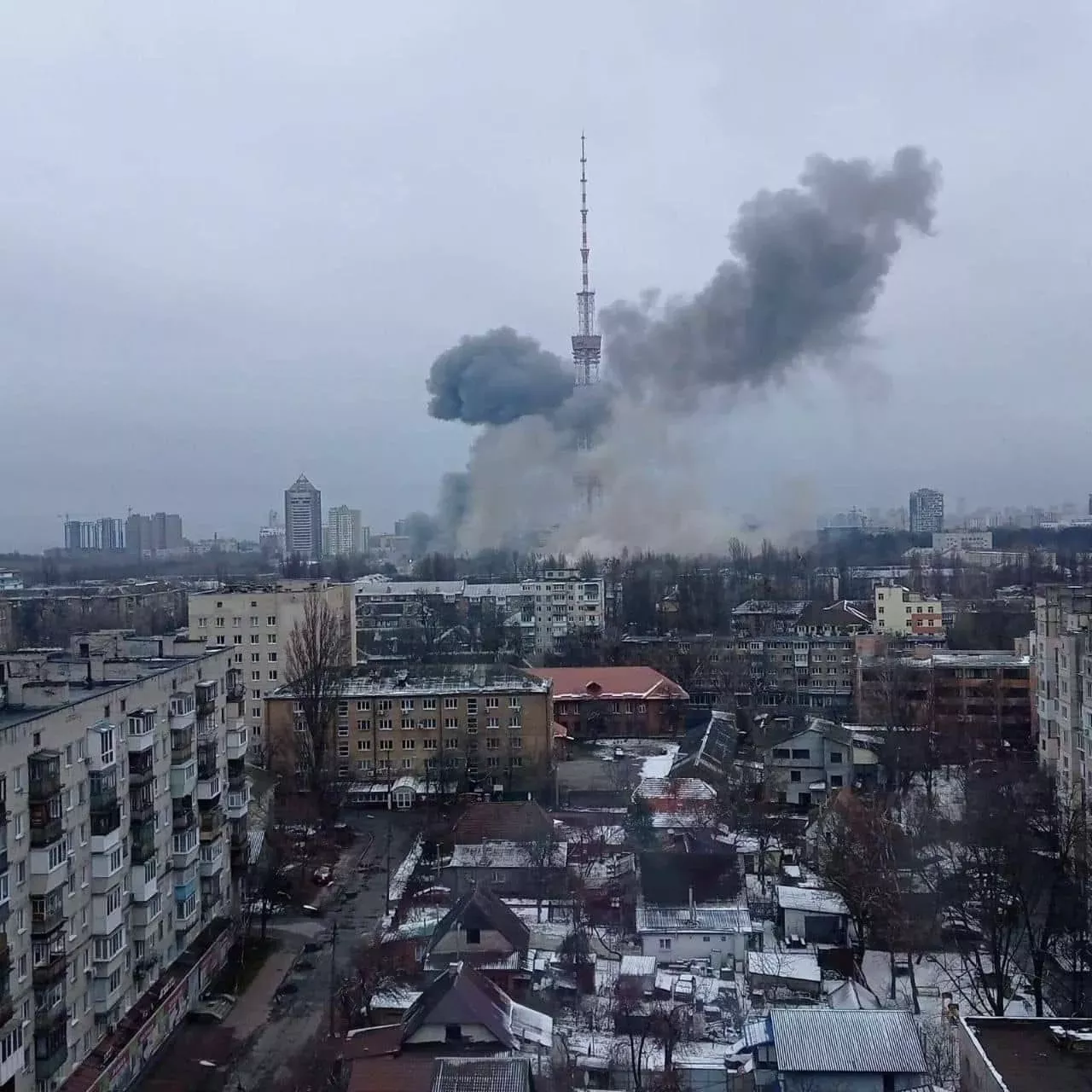 Ruské rakety zasáhly televizní věž v Kyjevě