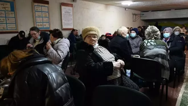 Obyvatelé Ukrajiny se před invazí ruské armády schovali do krytů