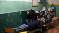 Obyvatelé Kyjeva se před invazí ruské armády schovali do krytů