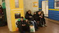 Lidé se ukrývají v kyjevském metru, ilustrační foto.