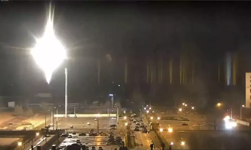 Požár po útoku ruských vojsk na Záporožskou jadernou elektrárnu 4.3.2022