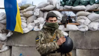 Ukrajinci brání svou zem před ruskými invazními vojsky.