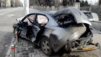 Automobil zasaženy ruskou střelou (4.3.2022, Kyjev, Ukrajina)