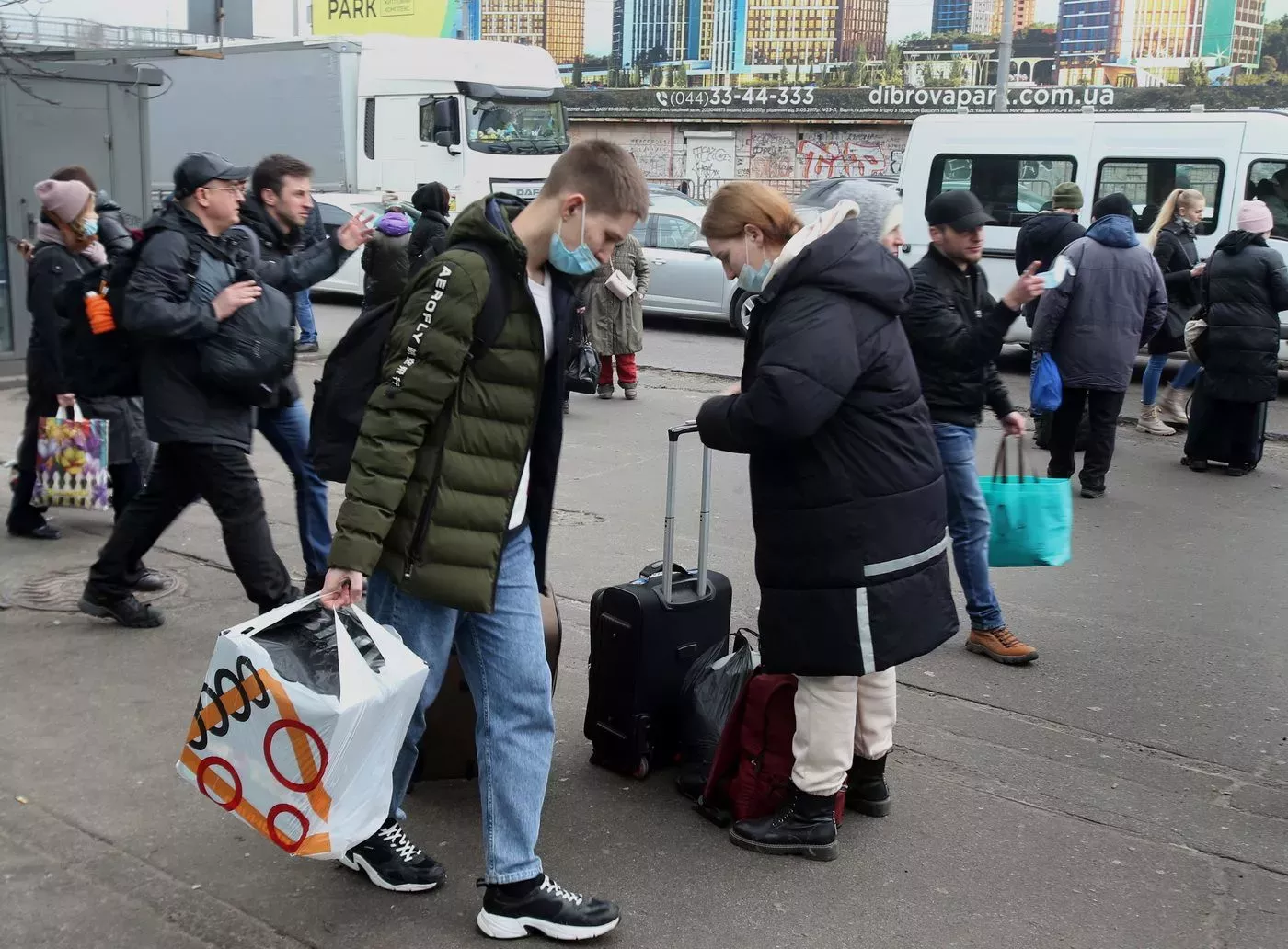 Lidé na Ukrajině prchají před válkou