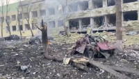 Rusové útokem zdemolovali dětskou nemocnici v Mariupolu. (9.3.2022)