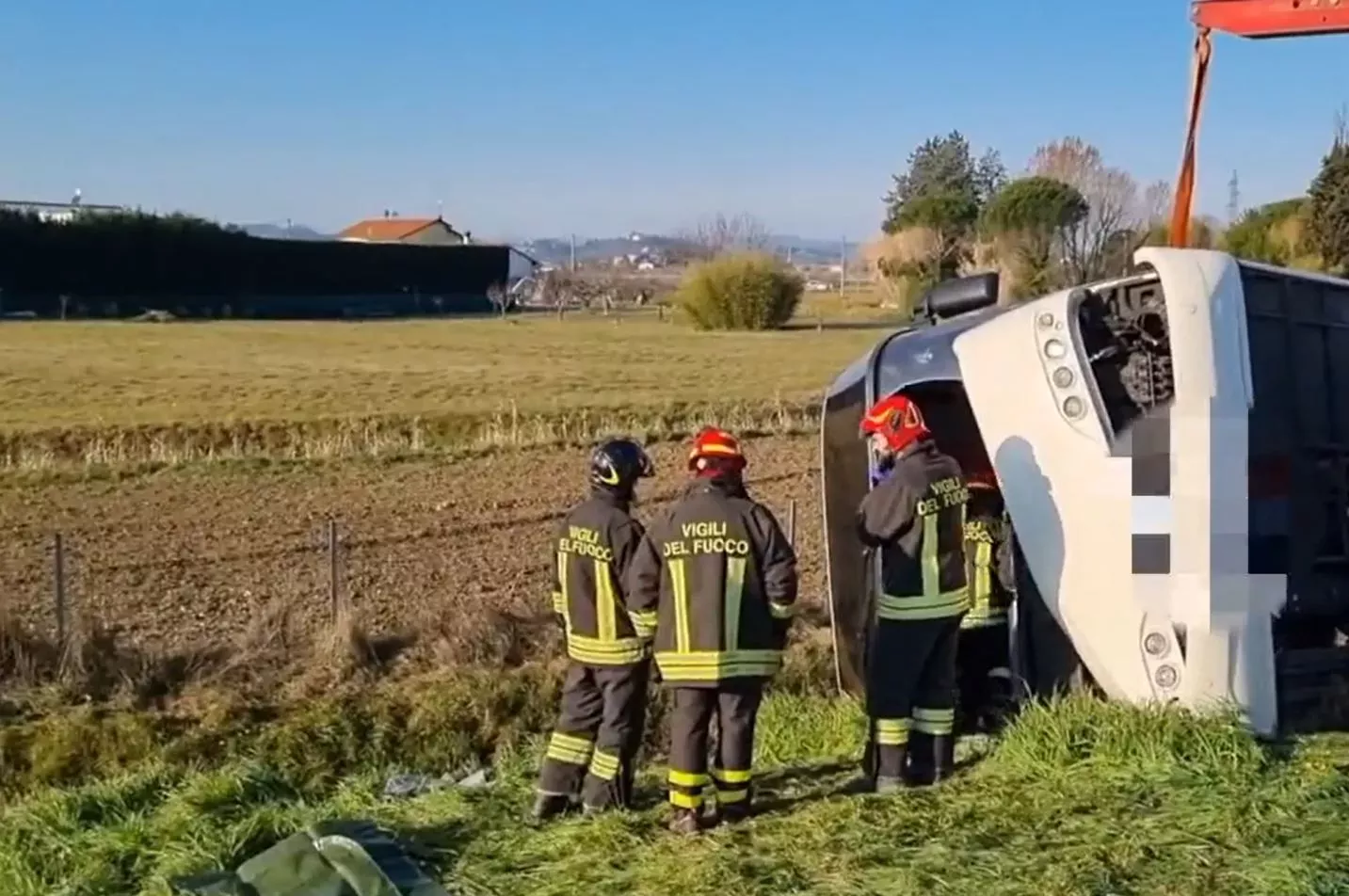 V Itálii havaroval autobus s asi 50 Ukrajinci, jedna žena nehodu nepřežila
