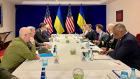 Ukrajinští ministři obrany a zahraničí během jednání s protějšky z USA a Bidenem.