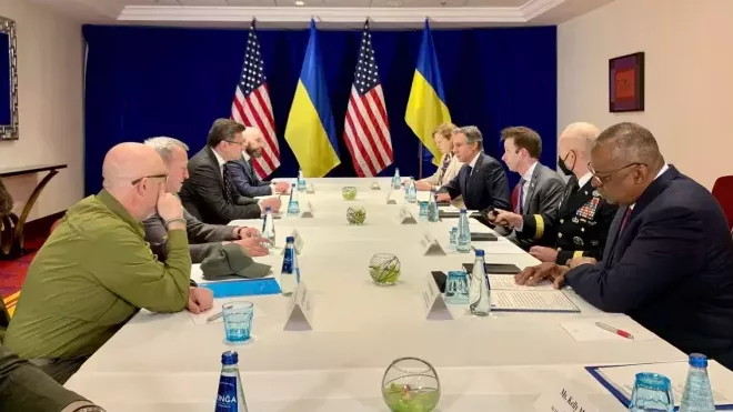 Ukrajinští ministři obrany a zahraničí se sešli s protějšky z USA a Bidenem