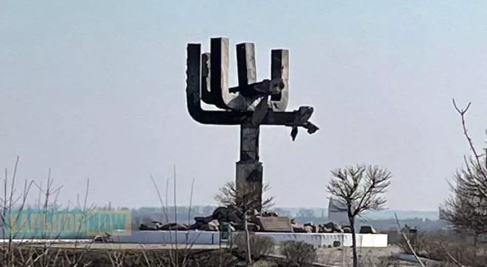 Rusové poškodili další památník holokaustu na Ukrajině