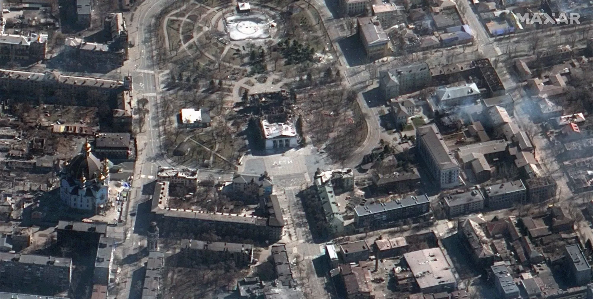 Satelitní snímky ukazují zkázu v Mariupolu