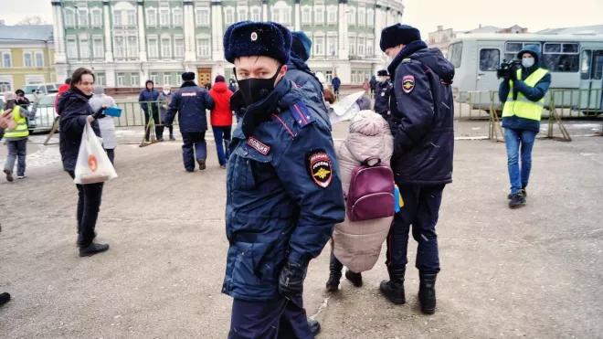 Ruská policie zatýká lidi, protestující proti Putinovi, photo by Kirill Kruglikov