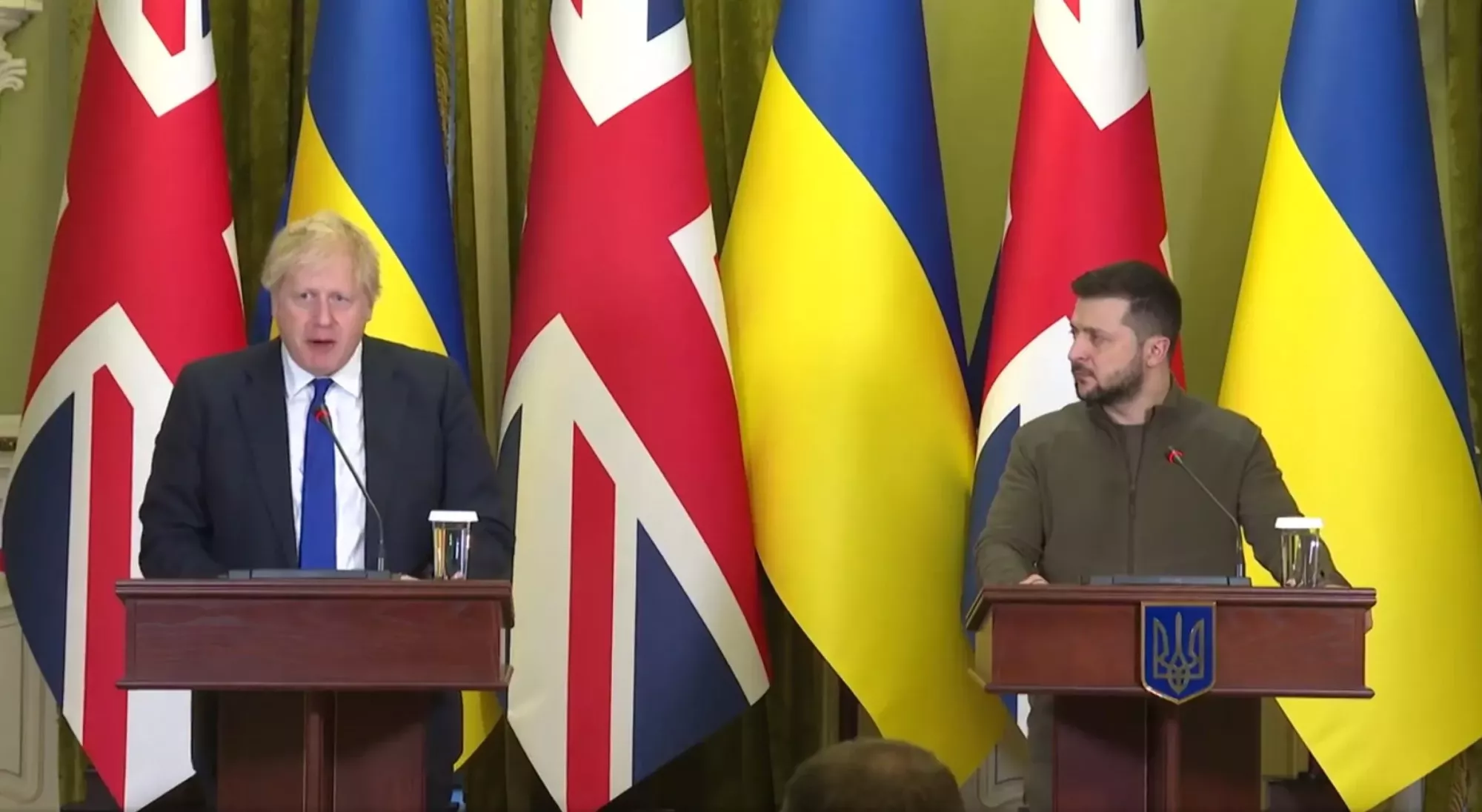 Boris Johnson a Volodymyr Zelenskyj.