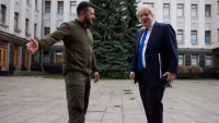 Do Kyjeva dorazil k jednáním s ukrajinským prezidentem Volodymyrem Zelenským i britský premiér Boris Johnson (Kyjev, 9. dubna 2022).