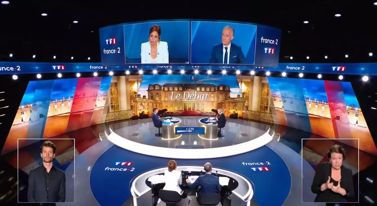 Macron v televizním duelu s Le Penovou (20. dubna 2022).