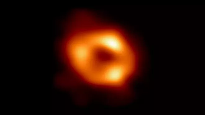 První snímek obří černé díry Sagittarius A*, která se nachází v centru naší galaxie
