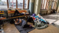 Uprchlíci z Ukrajiny na pražském hlavním nádraží.