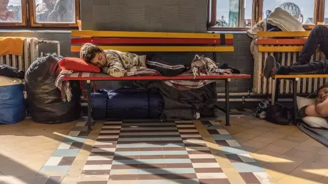 Uprchlíci z Ukrajiny na pražském hlavním nádraží.