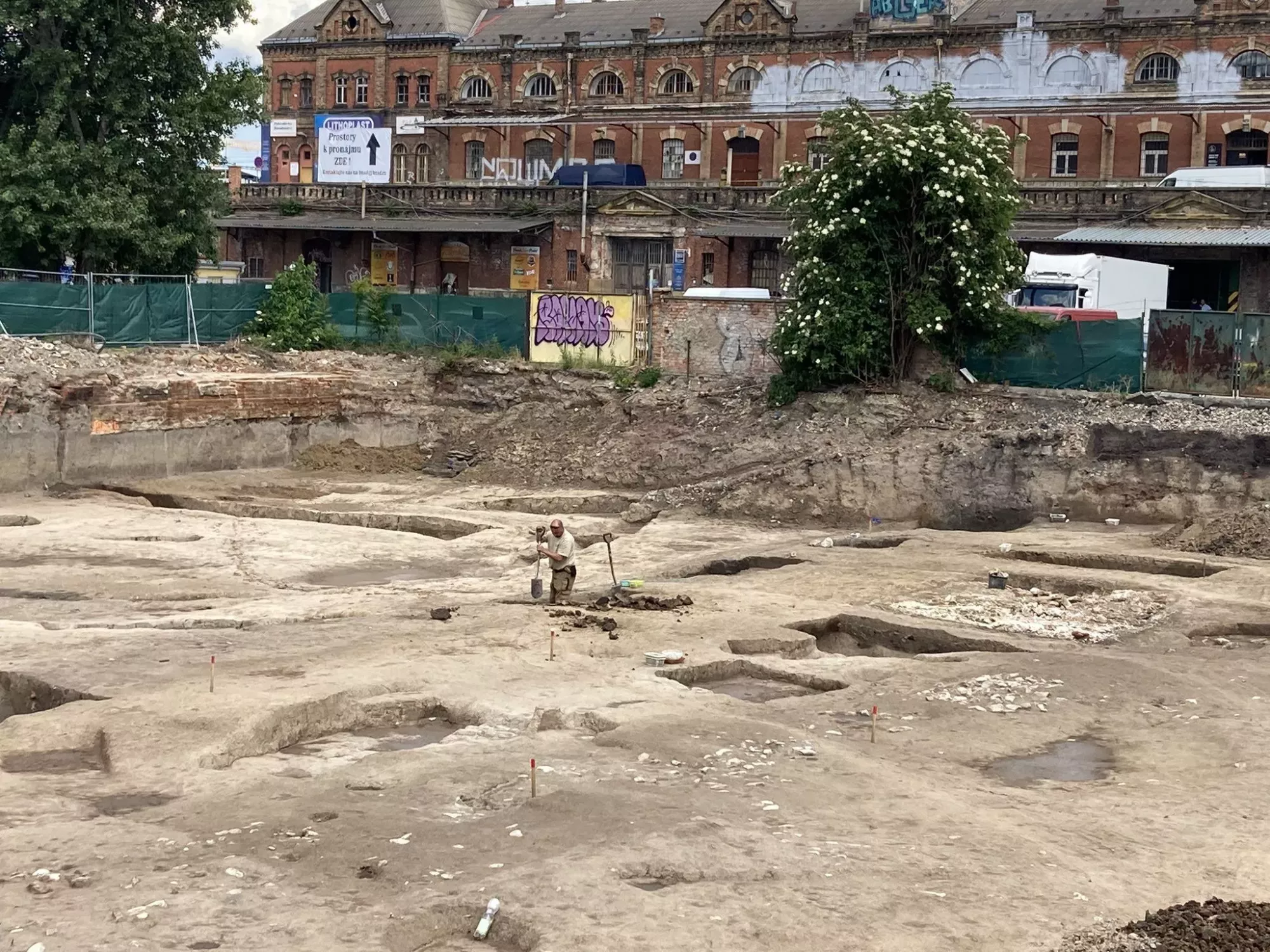 Archeologové v Brně našli leteckou pumu z války. (2.6.2022)