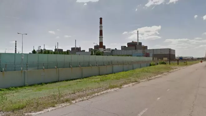 Záporožská jaderná elektrárna, největší v Evropě, byla znovu ostřelována, uvedla dnes ukrajinská společností Enerhoatom, která ze střelby obvinila ruské jednotky. Ty elektrárnu obsadily už v březnu. Místní úřady, dosazené Rusy, naopak tvrdí, že elektrárnu ostřelovaly ukrajinské síly z raketometů a z těžkých děl.