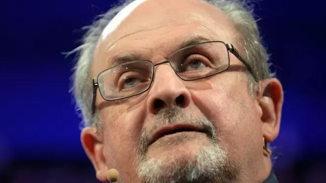 V New Yorku byl pobodán spisovatel Salman Rushdie