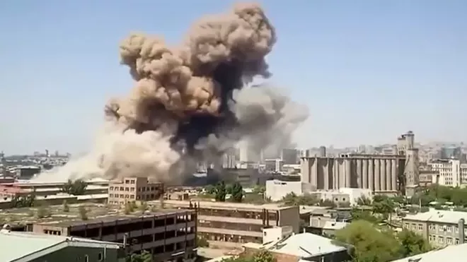 Obří exploze dnes otřásla obchodním centrem Surmalu v arménské metropoli Jerevan