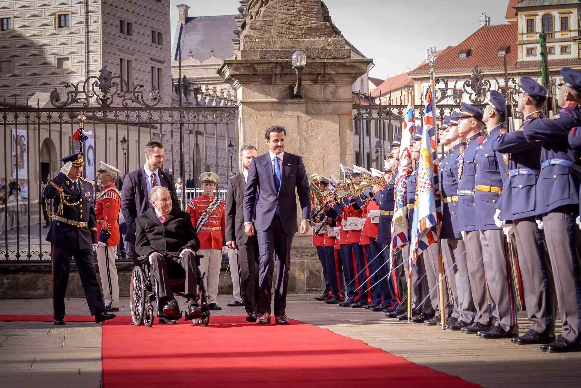 Miloš Zeman přivítal na Pražském hradě katarského emíra Tamima bin Hamada Sáního