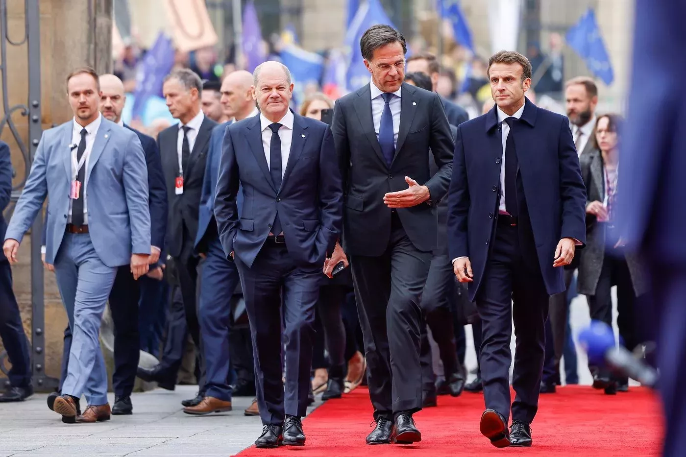 Evropští politici přicházejí na Pražský hrad na neformální summit EU. (7.10.2022)