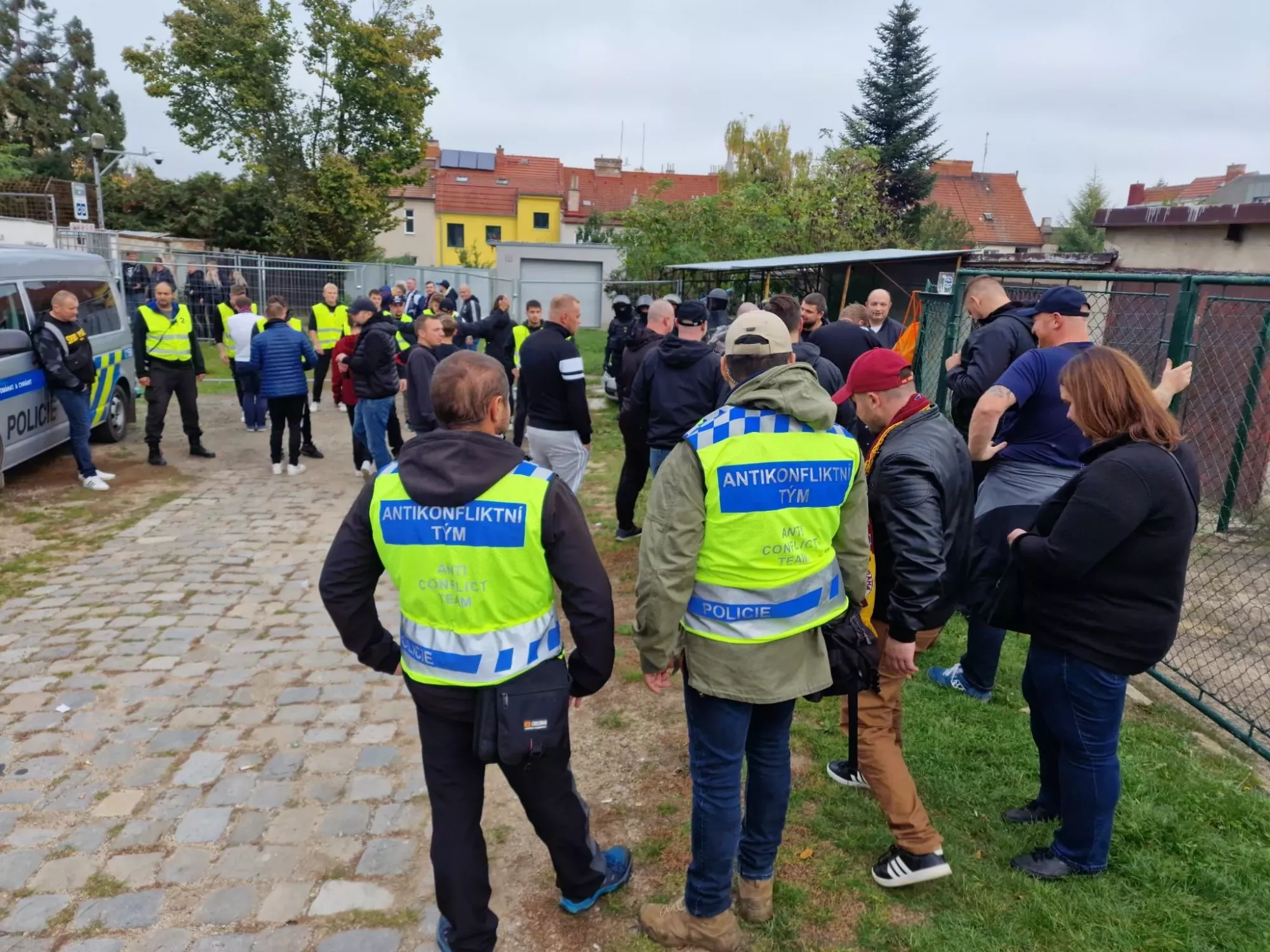 Policie hlídá fotbalové fanoušky