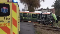 Autobus vjel ve Vrchlabí na přejezd, když projížděl vlak