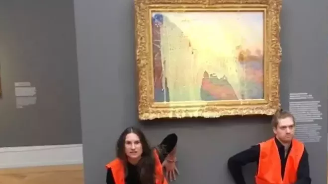 Aktivisté vylili bramborovou kaši na Monetův obraz v Postupimi