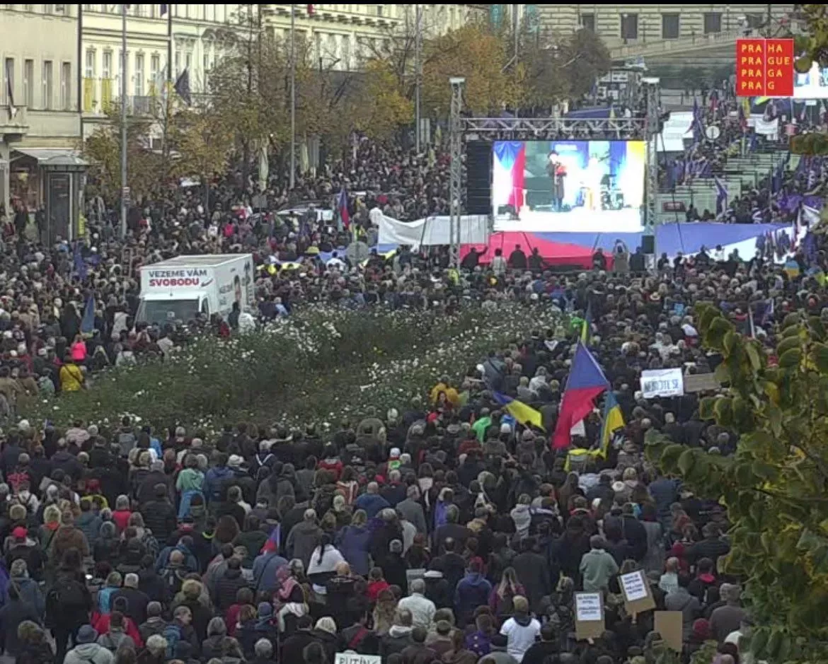 Lidé se sešli na demonstraci proti strachu a nenávisti v Praze. (30.10.2022)